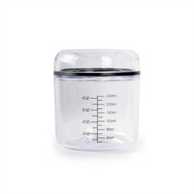 MEDIDOR CON TAPADERA 240 ML