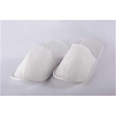 ZAPATILLA CERRADA BLANCA CON SUELA EVA 25 UDS.